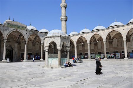 simsearch:841-03067143,k - Courtyard, Blue Mosque (Sultan Ahmed Mosque) (Sultan Ahmet Mosque) (Sultanahmet Camii), UNESCO World Heritage Site, Istanbul, Turkey, Europe Stock Photo - Rights-Managed, Code: 841-09055611
