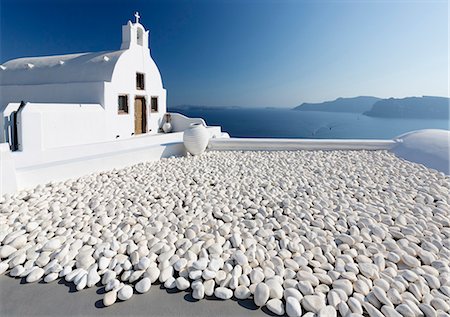 Small whitewashed church against blue sea and sky, Finikia, near Oia, Santorini, Cyclades, Greek Islands, Greece, Europe Fotografie stock - Rights-Managed, Codice: 841-09059938