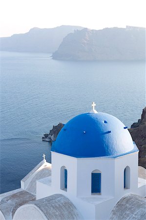 simsearch:841-05960033,k - White church with blue dome overlooking the Caldera, Oia, Santorini, Cyclades Islands, Greek Islands, Greece, Europe Stock Photo - Rights-Managed, Code: 841-09059933