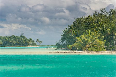 The turquoise lagoon of Bora Bora, Society Islands, French Polynesia, Pacific Stock Photo - Rights-Managed, Code: 841-09085909
