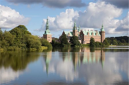 Frederiksborg Slot Castle built in the 17th century for King Christian 4th on Castle Lake, Hillerod, Zealand, Denmark, Scandinavia, Europe Stock Photo - Rights-Managed, Code: 841-09119325