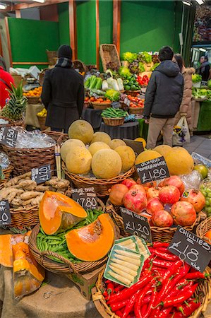 simsearch:841-06807677,k - Fruit and vegetables stall in Borough Market, Southwark, London, England, United Kingdom, Europe Photographie de stock - Rights-Managed, Code: 841-09147667
