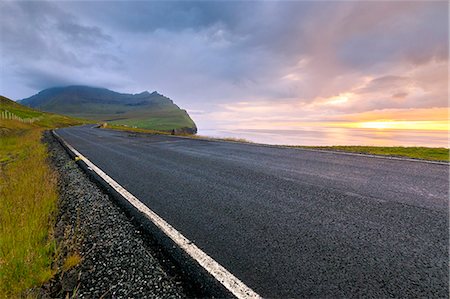 roadways in the sky - Road to Vidareidi, Vidoy Island, Faroe Islands, Denmark, Europe Foto de stock - Con derechos protegidos, Código: 841-09155015