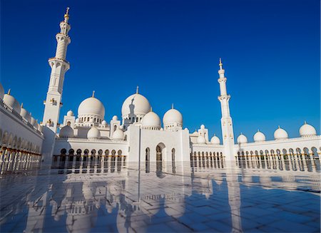 simsearch:841-07083917,k - Sheikh Zayed bin Sultan Al Nahyan Grand Mosque, Abu Dhabi, United Arab Emirates, Middle East Stock Photo - Rights-Managed, Code: 841-09155045