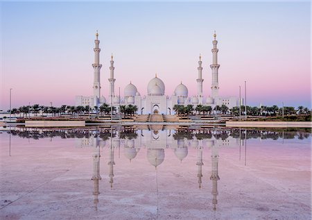 simsearch:877-08897949,k - Sheikh Zayed bin Sultan Al Nahyan Grand Mosque at dawn, Abu Dhabi, United Arab Emirates, Middle East Stock Photo - Rights-Managed, Code: 841-09155048