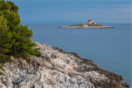 simsearch:400-04272525,k - View to the lighthouse on Pokonji Dol islet near Hvar Town, Croatia, Europe Stock Photo - Rights-Managed, Code: 841-09155090