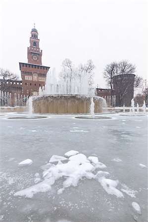 simsearch:841-06342927,k - A iced fountain and Sforzesco Castle after a snowfall, Milan, Lombardy, Northern Italy, Italy, Europe Stock Photo - Rights-Managed, Code: 841-09163190