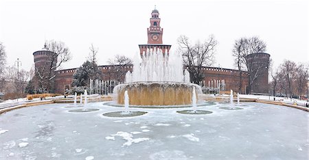 simsearch:841-06342927,k - Fountain of Castello Square iced after snowfall, Milan, Lombardy, Northern Italy, Italy, Europe Stock Photo - Rights-Managed, Code: 841-09163191