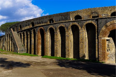 simsearch:841-07523215,k - Side entrance to the ruins of the stone built Roman Anfiteatro di Pompeii (Amphitheatre), capacity 20000 people, Pompeii, UNESCO World Heritage Site, Campania, Italy, Europe Foto de stock - Con derechos protegidos, Código: 841-09163208