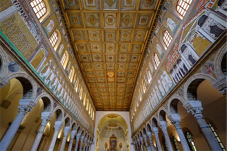 simsearch:841-08240211,k - The Basilica of Sant'Apollinare Nuovo, a basilica church in Ravenna, Emilia-Romagna, Italy, Europe Photographie de stock - Rights-Managed, Code: 841-09163395