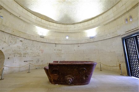 The Porphyry sarcophagus of Theodoric, Mausoleum of Theoderic, UNESCO World Heritage Site, Ravenna, Emilia-Romagna, Italy, Europe Stock Photo - Rights-Managed, Code: 841-09163408