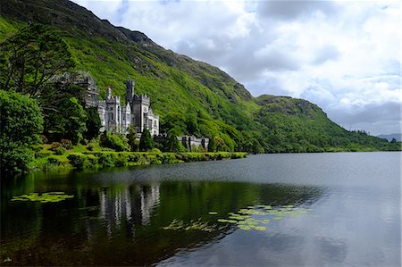 simsearch:841-08860890,k - Kylemore Abbey in Connemara, County Galway, Connacht, Republic of Ireland, Europe Stock Photo - Rights-Managed, Code: 841-09163461