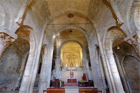 simsearch:841-08240211,k - The Duomo di San Leone, the Romanesque cathedral of San Leo, Rimini province, Emilia Romagna, Italy, Europe Photographie de stock - Rights-Managed, Code: 841-09163473