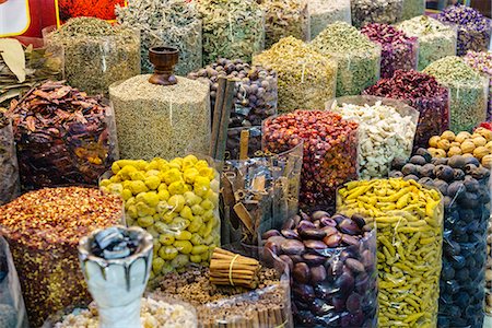 simsearch:841-02924609,k - Spices for sale in the Spice Souk, Al Ras, Deira, Dubai, United Arab Emirates, Middle East Stock Photo - Rights-Managed, Code: 841-09174596