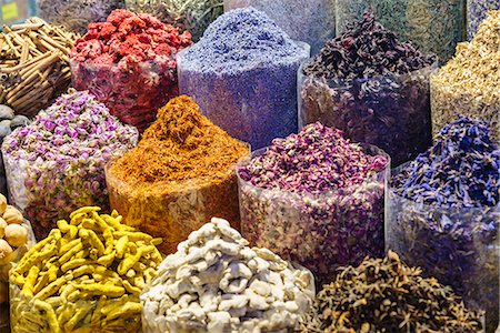 simsearch:841-02924609,k - Spices for sale in the Spice Souk, Al Ras, Deira, Dubai, United Arab Emirates, Middle East Stock Photo - Rights-Managed, Code: 841-09174592