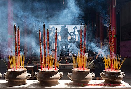 Incense burning in urns and worshippers in the Chua On Lang Pagoda in Ho Chi Minh City, Vietnam, Indochina, Southeast Asia, Asia Stock Photo - Rights-Managed, Code: 841-09174798