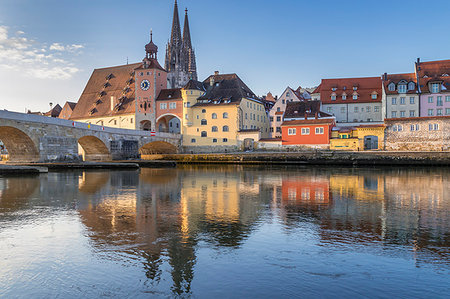 simsearch:841-07083487,k - View to the Cathedral of St. Peter, the Stone Bridge and the Bridge Tower, Regensburg, Bavaria, Germany, Europe Stock Photo - Rights-Managed, Code: 841-09183667