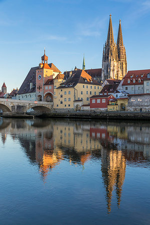 simsearch:841-07083487,k - View to the Cathedral of St. Peter, the Stone Bridge and the Bridge Tower, Regensburg, Bavaria, Germany, Europe Stock Photo - Rights-Managed, Code: 841-09183672