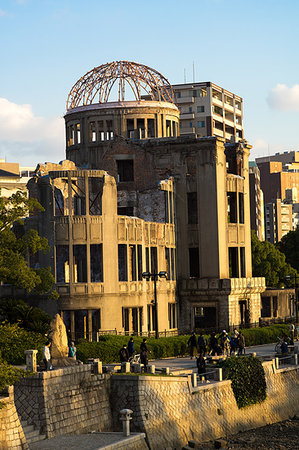 simsearch:622-06398585,k - Atomic Bomb Dome (Genbaku Dome), UNESCO World Heritage Site, in Hiroshima Peace Memorial Park, Hiroshima, Japan, Asia Photographie de stock - Rights-Managed, Code: 841-09194822