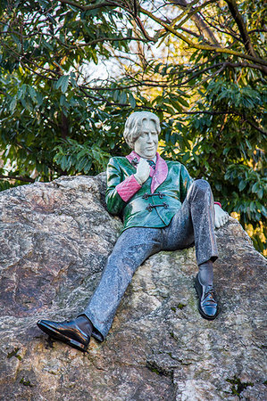 simsearch:845-05838996,k - The Oscar Wilde Memorial, Dublin, Republic of Ireland, Europe Stock Photo - Rights-Managed, Code: 841-09205260