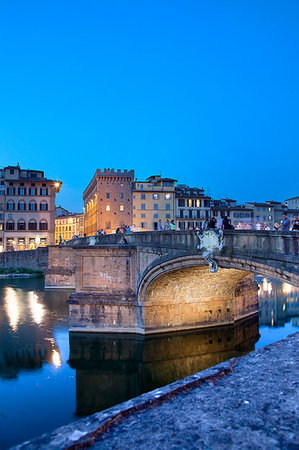 simsearch:400-06138816,k - Santa Trinita Bridge, Florence, Tuscany, Italy, Europe Photographie de stock - Rights-Managed, Code: 841-09205322