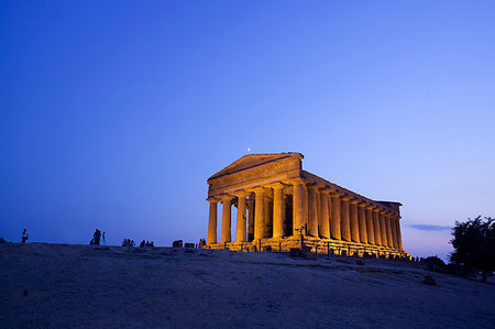simsearch:400-05720100,k - Valley of the Temples, Agrigento, UNESCO World Heritage Site, Sicily, Italy, Europe Stock Photo - Rights-Managed, Code: 841-09205361