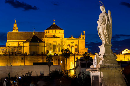 simsearch:841-06341441,k - Statue on the Roman Bridge and the Mosque-Cathedral (Great Mosque of Cordoba) (Mezquita), UNESCO World Heritage Site, at dusk, Cordoba, Andalusia, Spain, Europe Stock Photo - Rights-Managed, Code: 841-09229711