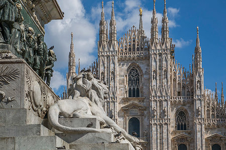 simsearch:400-08792993,k - View of the Duomo di Milano and Vittorio Emanuele II in Piazza Del Duomo, Milan, Lombardy, Italy, Europe Foto de stock - Con derechos protegidos, Código: 841-09230017