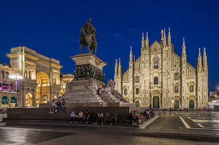simsearch:400-05716374,k - View of Duomo di Milano illuminated in Piazza Del Duomo at dusk, Milan, Lombardy, Italy, Europe Stock Photo - Rights-Managed, Code: 841-09230029