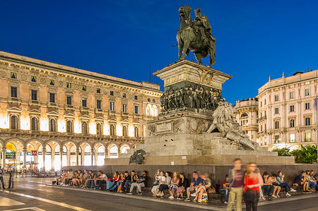 simsearch:400-05716374,k - View of statue of Vittorio Emanuele II in Piazza Del Duomo at dusk, Milan, Lombardy, Italy, Europe Stock Photo - Rights-Managed, Code: 841-09230030