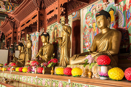 simsearch:841-06446692,k - Pohyon Buddhist Temple, Myohyang, North Korea, Asia Stock Photo - Rights-Managed, Code: 841-09242316
