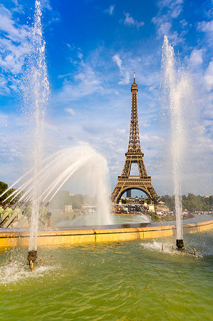 simsearch:841-06343131,k - Eiffel Tower and Trocadero fountains and water canons, Paris, France, Europe Stock Photo - Rights-Managed, Code: 841-09255838