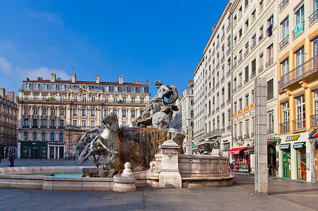 simsearch:845-03464097,k - Terreaux Square, Lyon, Auvergne-Rhone-Alpes, France, Europe Stock Photo - Rights-Managed, Code: 841-09256096