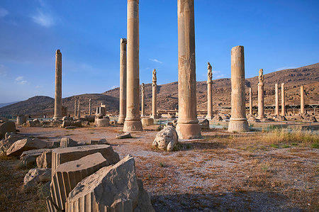 simsearch:841-03676615,k - Pillars of the Apadana palace, Persepolis, UNESCO World Heritage Site, Fars Province, Iran, Middle East Stock Photo - Rights-Managed, Code: 841-09256756