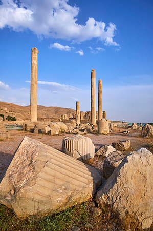 simsearch:841-03676615,k - Pillars of the Apadana palace, Persepolis, UNESCO World Heritage Site, Fars Province, Iran, Middle East Stock Photo - Rights-Managed, Code: 841-09256757
