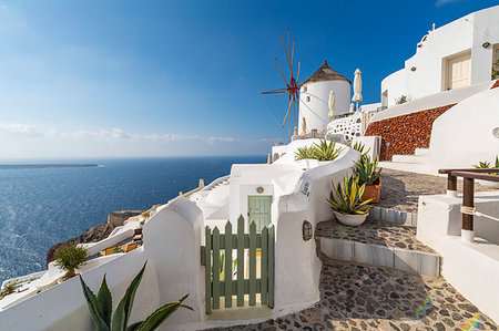 simsearch:841-05960033,k - View of windmill overlooking Oia village, Santorini, Cyclades, Aegean Islands, Greek Islands, Greece, Europe Stock Photo - Rights-Managed, Code: 841-09257078