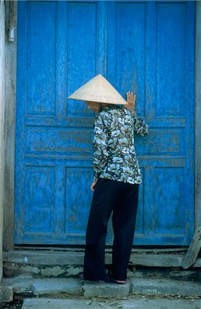 Femmes âgées portant chapeau traditionnel, contre la porte, Hou, Vietnam, Indochine, l'Asie du sud-est, Asie Photographie de stock - Rights-Managed, Code: 841-02704417
