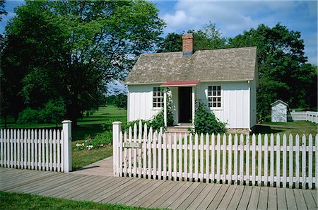 pictures of house with picket fence - Wooden house, the birthplace of American president 1929 to 1933, Herbert Hoover, at West Branch, Iowa, United States of America, North America Stock Photo - Rights-Managed, Code: 841-02704934