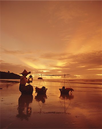 simsearch:841-02705293,k - Woman with lamp and baskets on the beach, Phuket, Thailand Stock Photo - Rights-Managed, Code: 841-02705255
