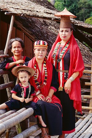 simsearch:841-02925433,k - Portrait of a Bidayu family in traditional dress, cultural village, Sarawak, island of Borneo, Malaysia, Southeast Asia, Asia Stock Photo - Rights-Managed, Code: 841-02705301