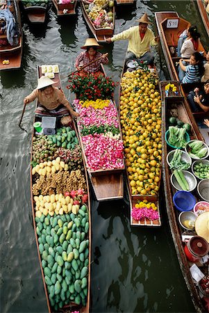 simsearch:630-03479347,k - Market traders in boats selling flowers and fruit, Damnoen Saduak floating market, Bangkok, Thailand, Southeast Asia, Asia Stock Photo - Rights-Managed, Code: 841-02705683