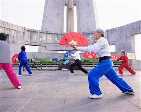 Exercices de Tai-chi tôt le matin parc Huangpu sur le Bund, Shanghai, Chine, Asie Photographie de stock - Rights-Managed, Code: 841-02705698