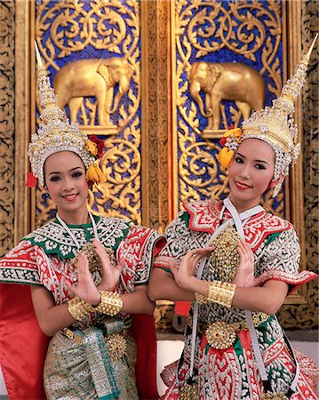 simsearch:841-02916002,k - Portrait of two dancers in traditional Thai classical dance costume, smiling and looking at the camera, Bangkok, Thailand, Southeast Asia, Asia Stock Photo - Rights-Managed, Code: 841-02705750