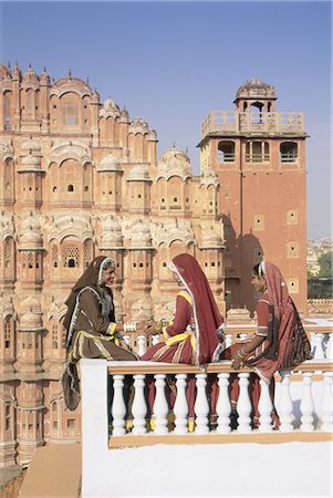 simsearch:841-02715185,k - Women in saris in front of the facade of the Palace of the Winds (Hawa Mahal), Jaipur, Rajasthan state, India, Asia Stock Photo - Rights-Managed, Code: 841-02705794