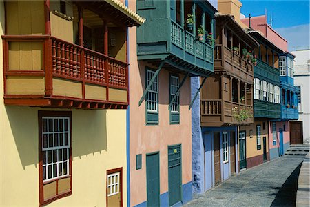 Painted houses with balconies, Santa Cruz de la Palma, La Palma, Canary Islands, Spain, Atlantic, Europe Foto de stock - Con derechos protegidos, Código: 841-02706037