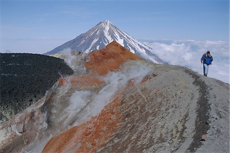 simsearch:400-04269017,k - Koryaksky volcan vu au-delà de marcheurs sur le bord du cratère du volcan Avacha, Kamtchatka, Sibérie orientale Photographie de stock - Rights-Managed, Code: 841-02706830