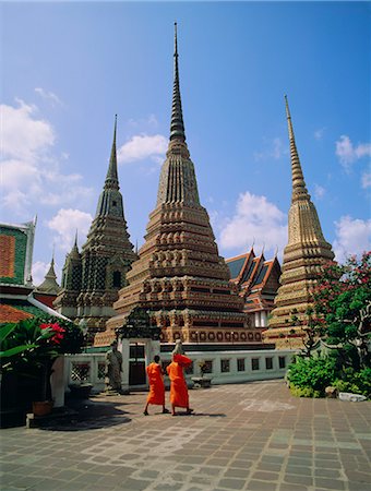 simsearch:841-02715185,k - Wat Po and monks, Bangkok, Thailand, Asia Stock Photo - Rights-Managed, Code: 841-02707043