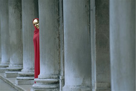 simsearch:841-02714288,k - Carnival model in red cape and gold mask peering from columns in St. Mark's Square, Venice, UNESCO World Heritage Site, Veneto, Italy, Europe Stock Photo - Rights-Managed, Code: 841-02707546