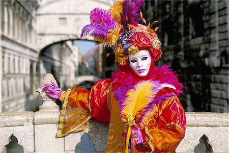 simsearch:841-02714288,k - Portrait of a person dressed in mask and costume posing in front of the Bridge of Sighs, Venice Carnival, Venice, Veneto, Italy, Europe Stock Photo - Rights-Managed, Code: 841-02707620