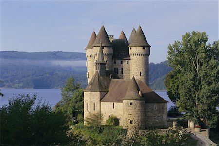 Chateau de Val on the River Dordogne, Bort-les-Orgues, France, Europe Stock Photo - Rights-Managed, Code: 841-02708118